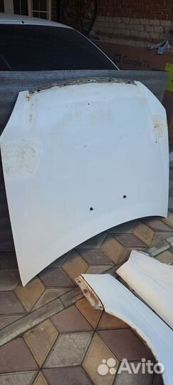 Капот (бу)и 2 крыла priora 2010 год