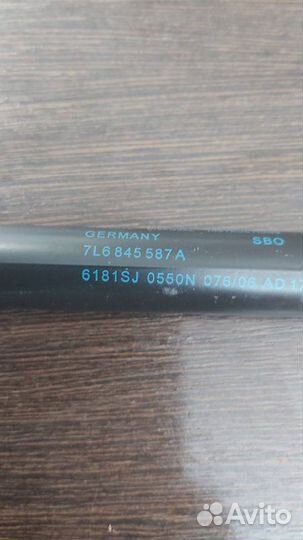 Амортизатор крышки багажника Volkswagen Touareg 1