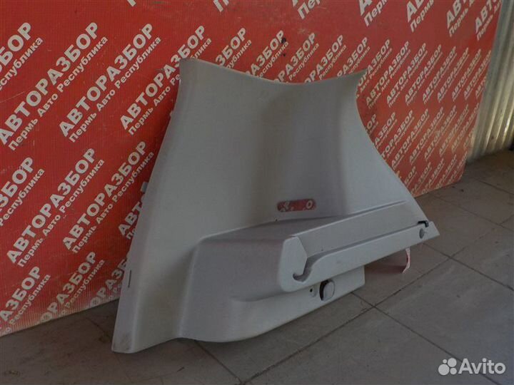 Накладка стойки багажника задняя правая Renault