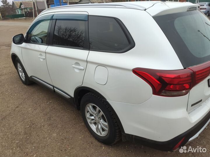 Mitsubishi Outlander 2.0 CVT, 2015, 280 000 км