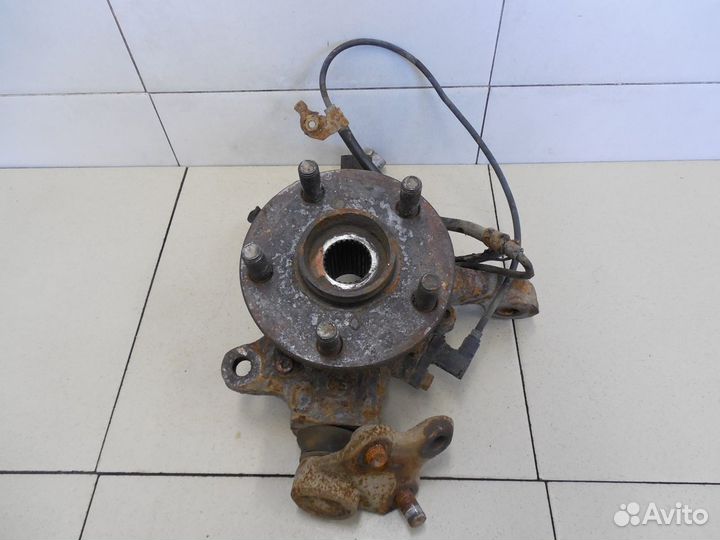 Кулак поворотный передний левый Avensis I 1997-200