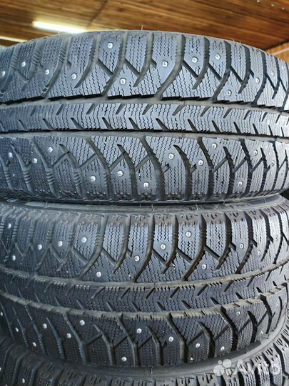 Bridgestone Ice Cruiser 7000 205/50 R17 93T