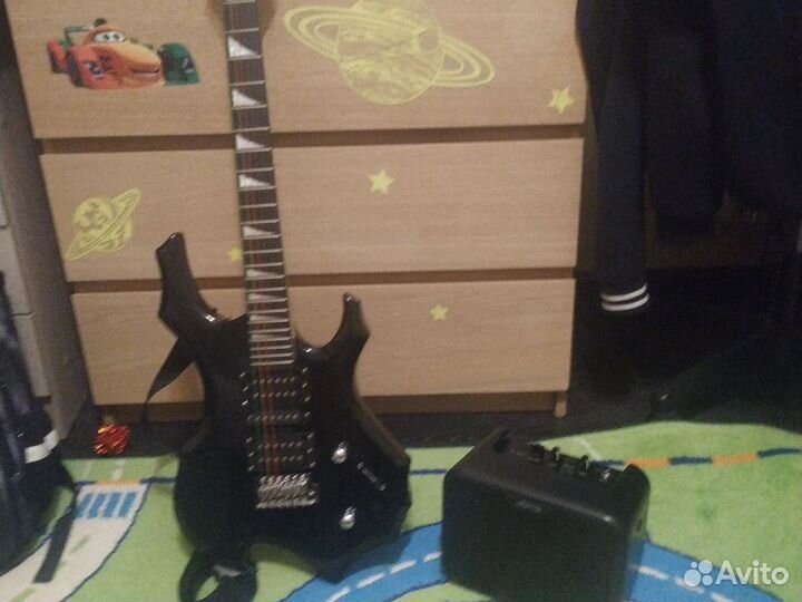 Набор электрогитара и комбоусилитель