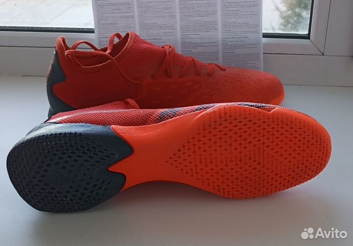 Футбольные бутсы adidas