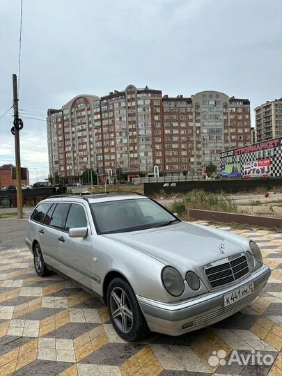 Mercedes benz E class 210