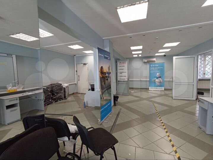 Проспект Октябpя, Фирма мир, магaзин 126 квм