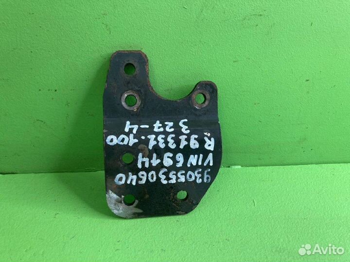 Кронштейн насоса подъема кабины mercedes-benz actr