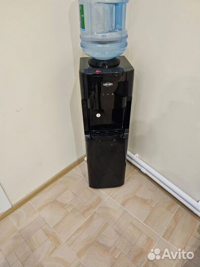 Кулер для воды напольный