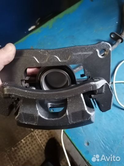 Суппорт передний правый Harrier, Lexsus rx 300