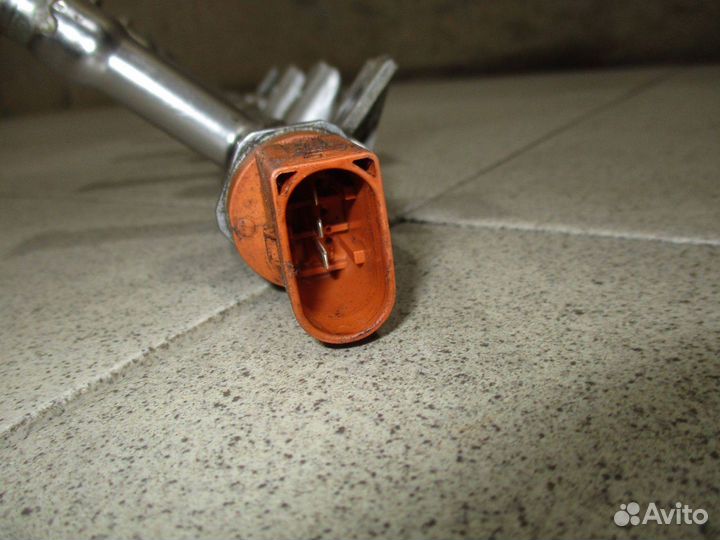 Рейка топливная (рампа) Skoda Yeti (5L)