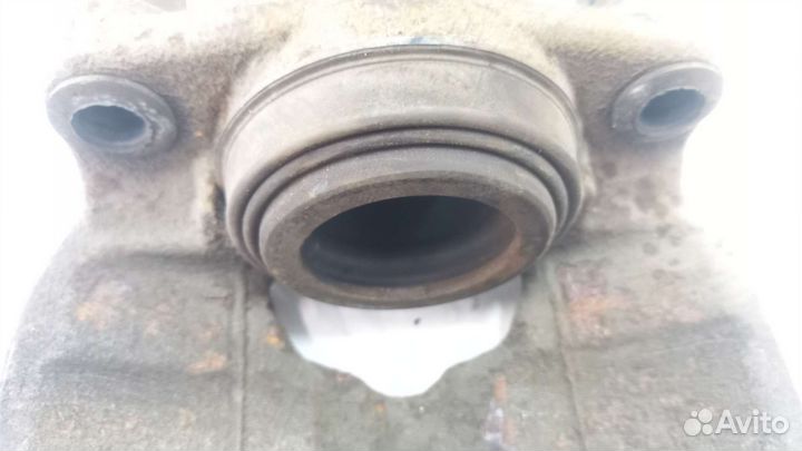 Суппорт передний левый Renault Fluence