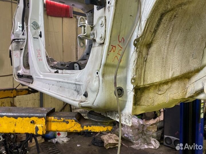 Порог кузова передний правый Toyota 139997