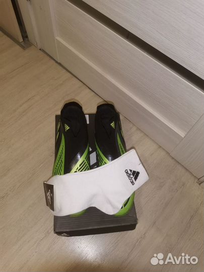 Бутсы футбольные adidas predator