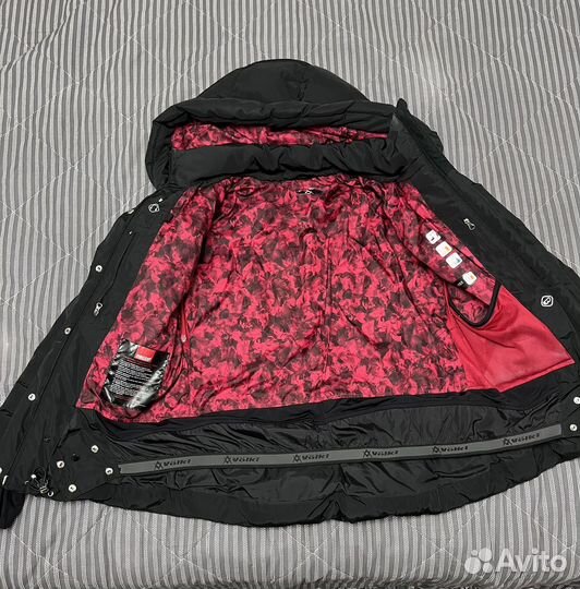 Пуховик и брюками женский