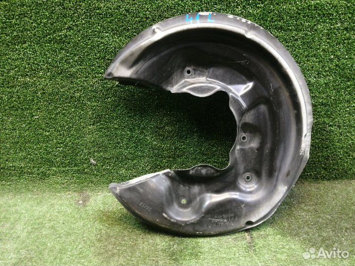 Пыльник задний левый Audi Q3 8UB cczc 2013