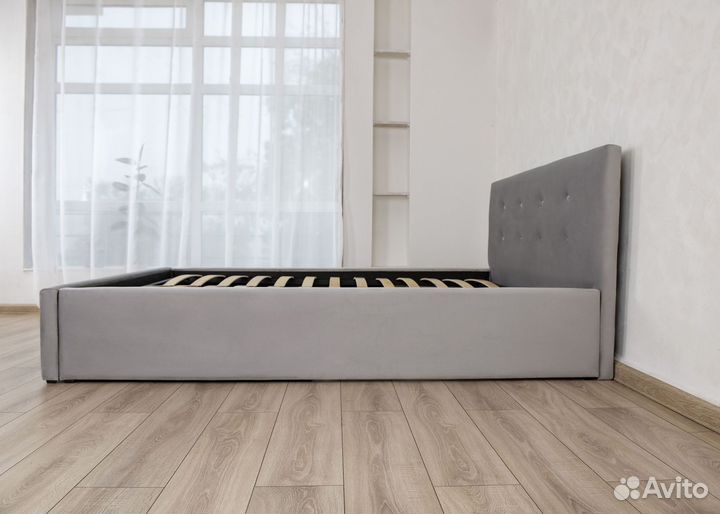 Кровать с матрасом