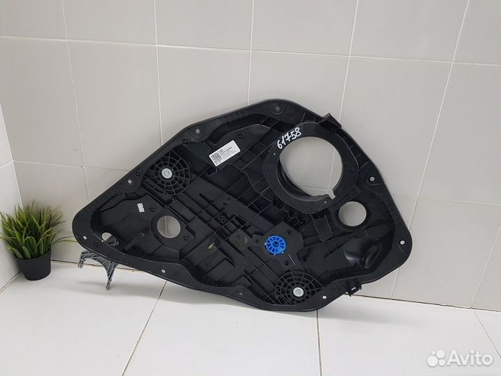 Стеклоподъемник задний левый (Kia Seltos)