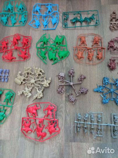 Наборы солдатиков на литниках