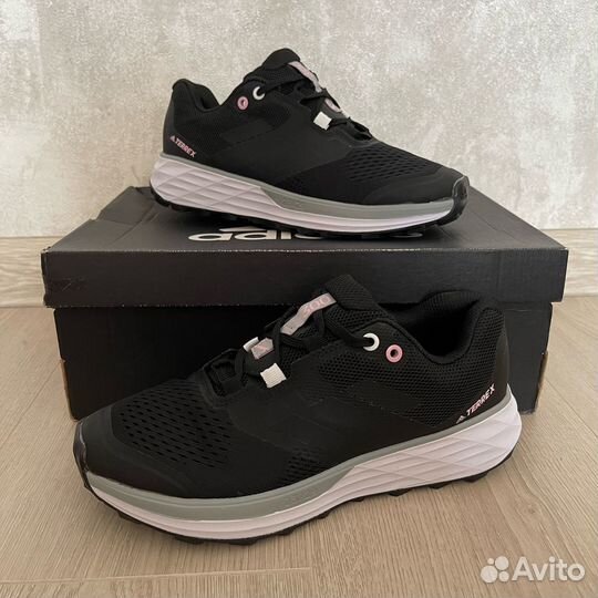 Кроссовки adidas