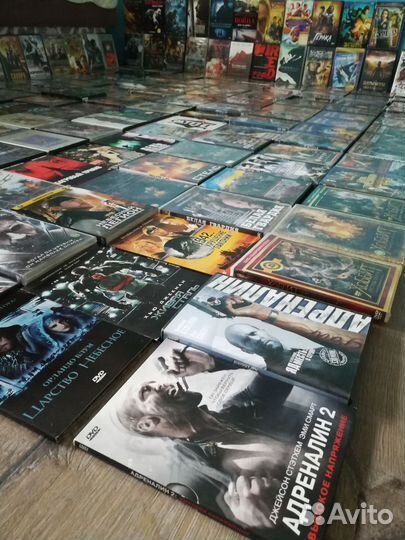 Много разных фильмов DVD диски