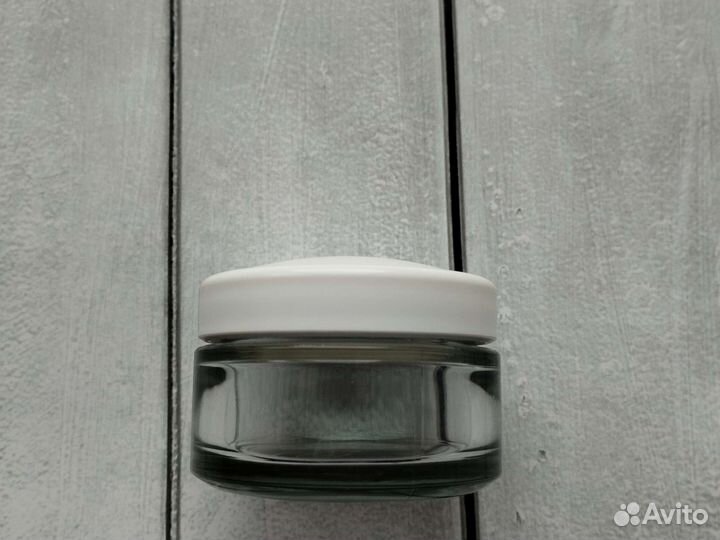 Пустая банка из под крема