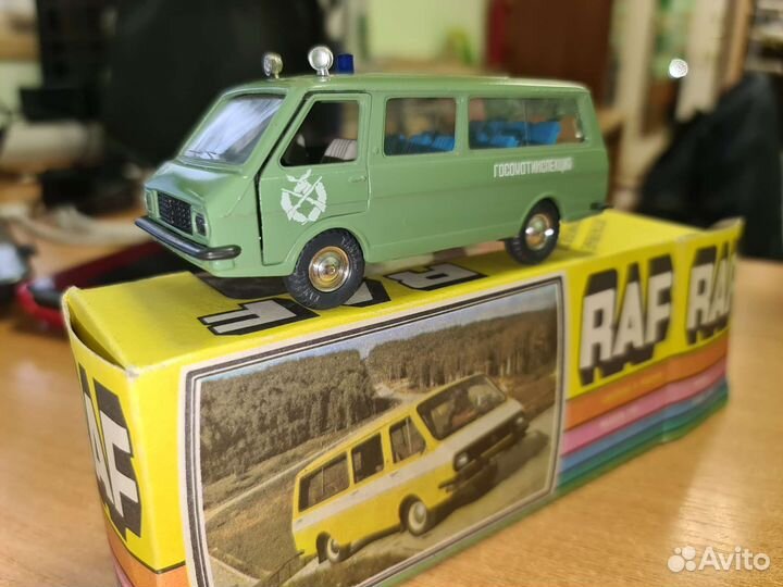 Модель СССР 1:43. Раф
