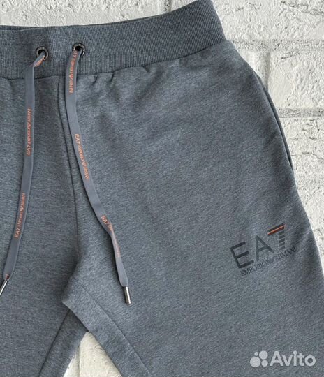 Спортивный костюм Emporio Armani EA7