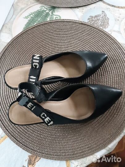Босоножки 38