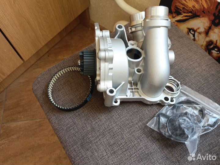 Помпа с термостатом в сборе Passat, 1.8 tsi