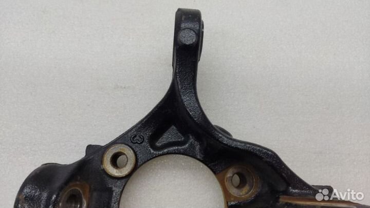 Кулак поворотный передний левый Toyota Camry XV70