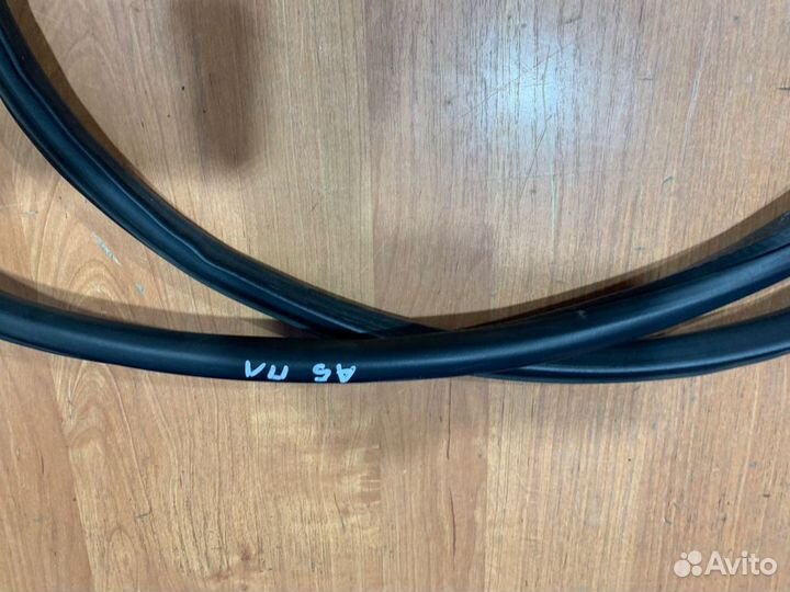 Уплотнитель двери передней левой Skoda Octavia A5