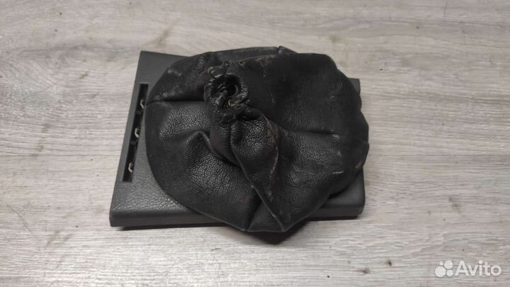 Кожух ручки кпп Volkswagen Passat B3