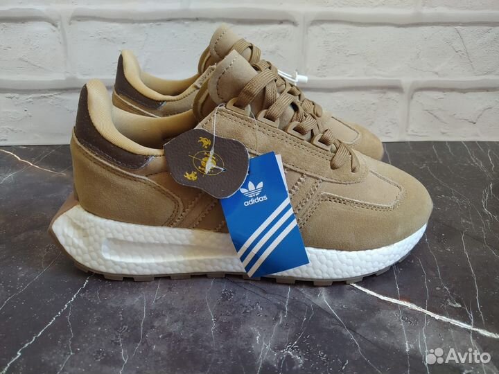 Кроссовки женские Adidas Retropy