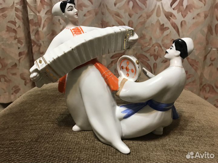 Статуэтка фарфоровая Русский Перепляс УССР