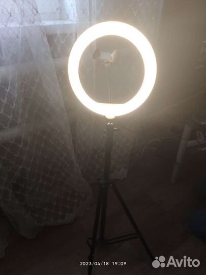 Кольцевая лампа со штативом