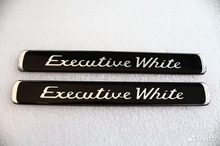 Эмблема Шильдик Executive White / Black V9OC9