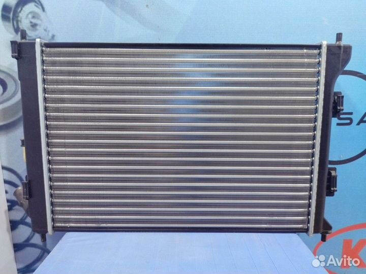 Радиатор охлаждения двигателя основной Kia cerato
