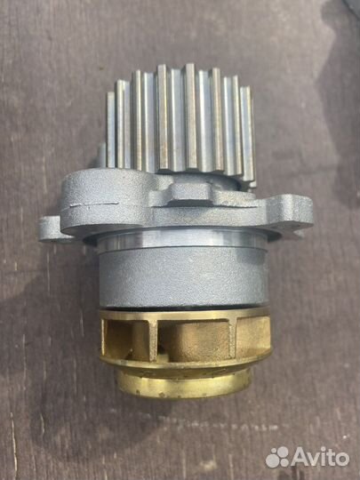 Насос водяной Audi A2 1.2/1.4 Tdi /Skoda Fabia 1.9