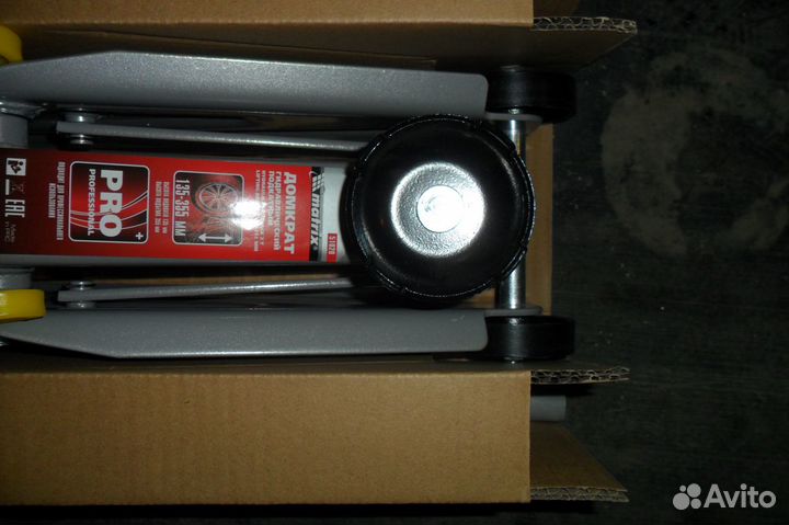 Домкрат подкатной 2 т