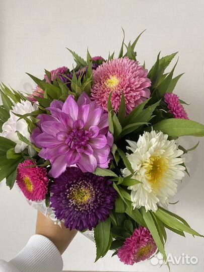 Георгины букетом