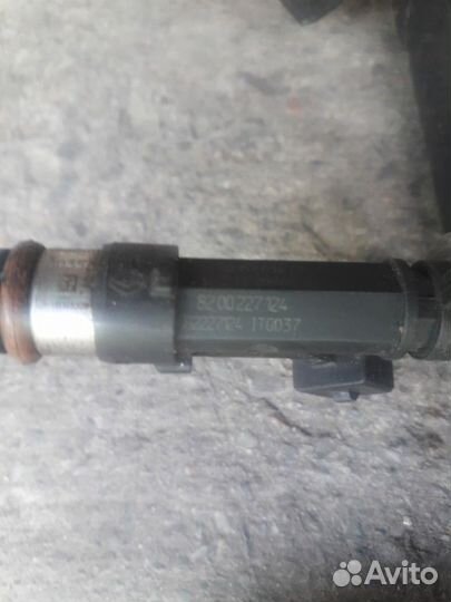 Renault Logan 1 1.6 форсунка топливная