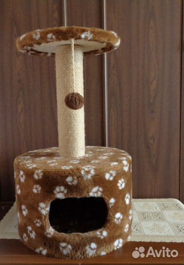 Письменный стол СССР и домик с когтеточкой & кошек