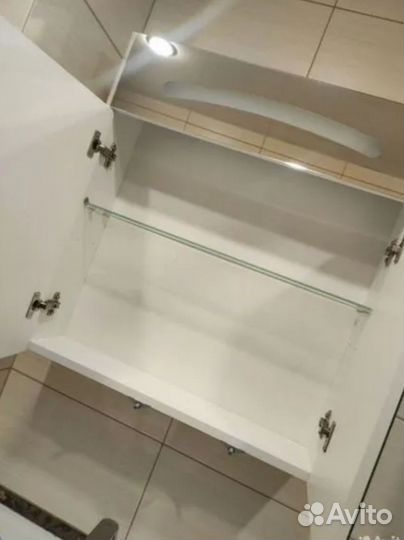 Шкафчик для ванной с зеркалом и подсветкой