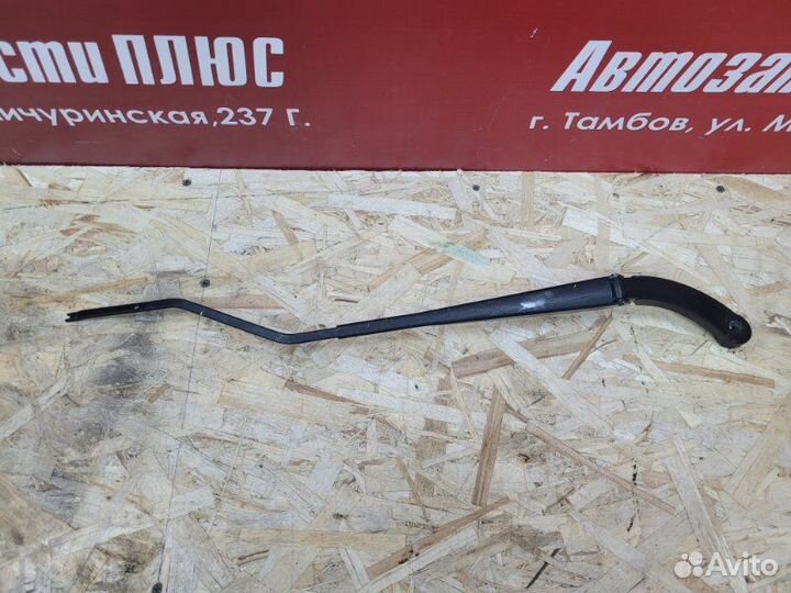 Поводок дворника передний левый LADA X-Ray