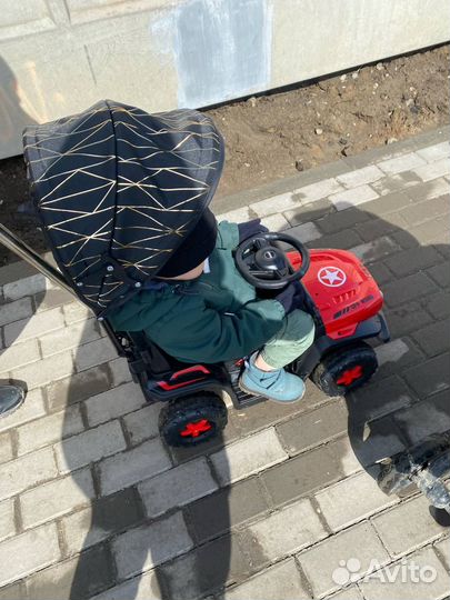 Машинка каталка толокар с ручкой