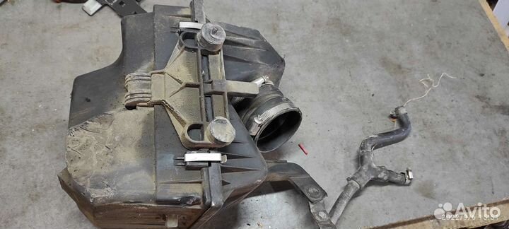 Корпус воздушного фильтра BMW 7 e32 750i двс