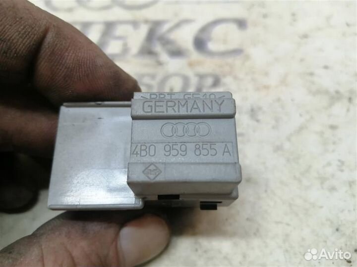 Кнопка стеклоподъемника Audi Allroad quattro 2000