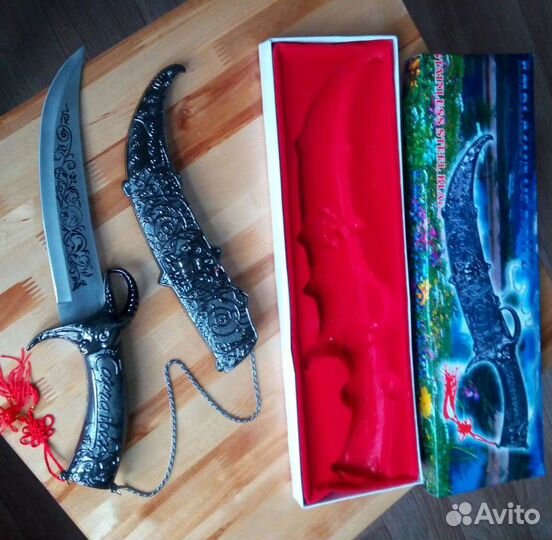 Сувенирный нож в ножнах в коробке на подарок