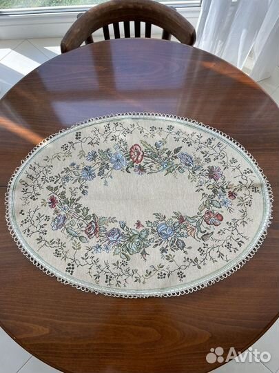 Гобеленовая салфетка с цветочным рисунком