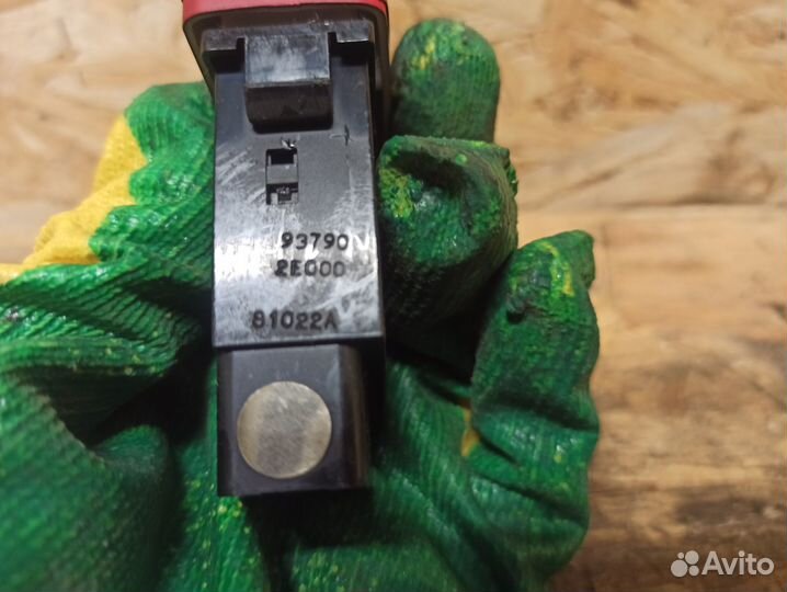 Кнопка аварийки Hyundai Tucson 1